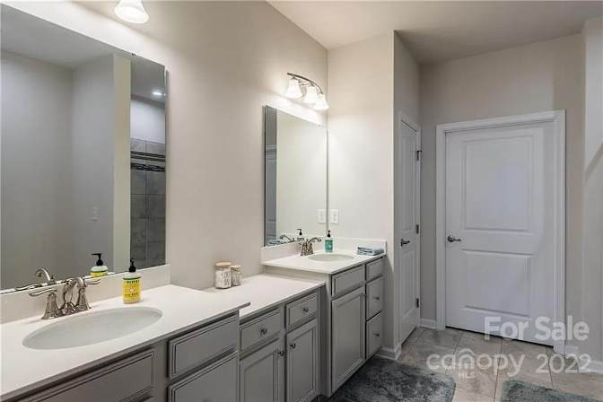Alcove Rooms's room