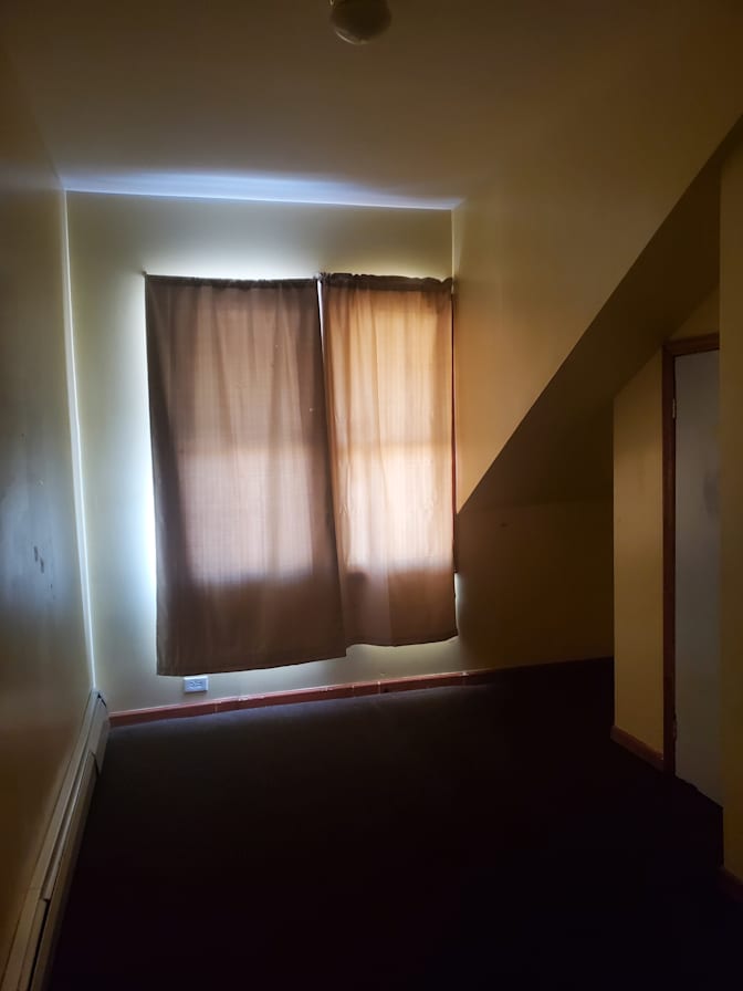 Dlemuel's room