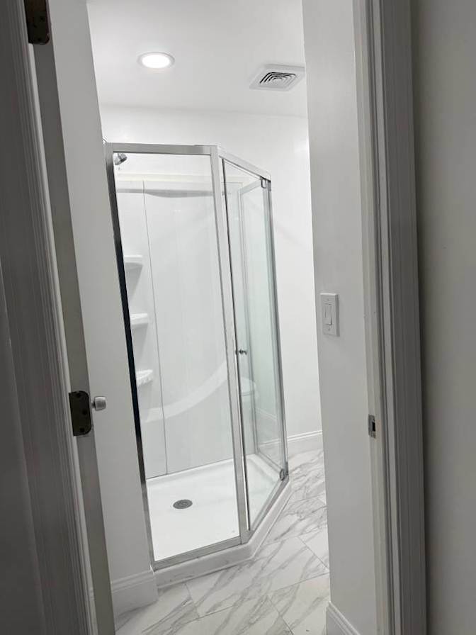 No fee renovated private Studio's room