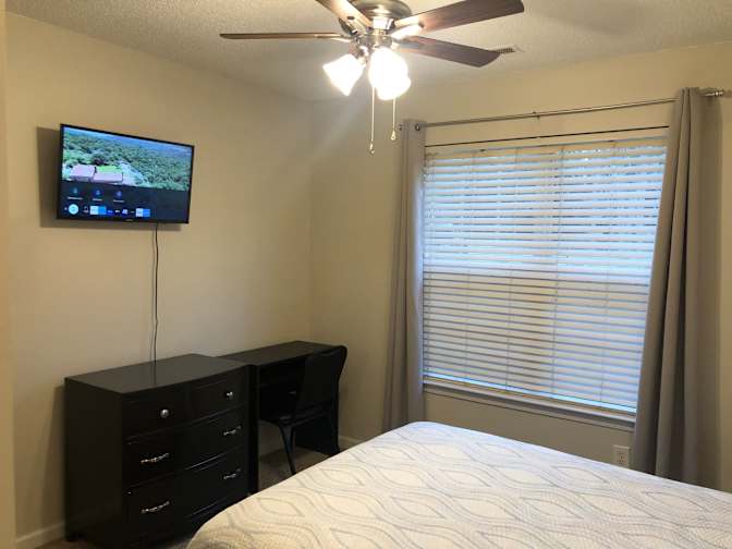 Carolina Realty Link's room