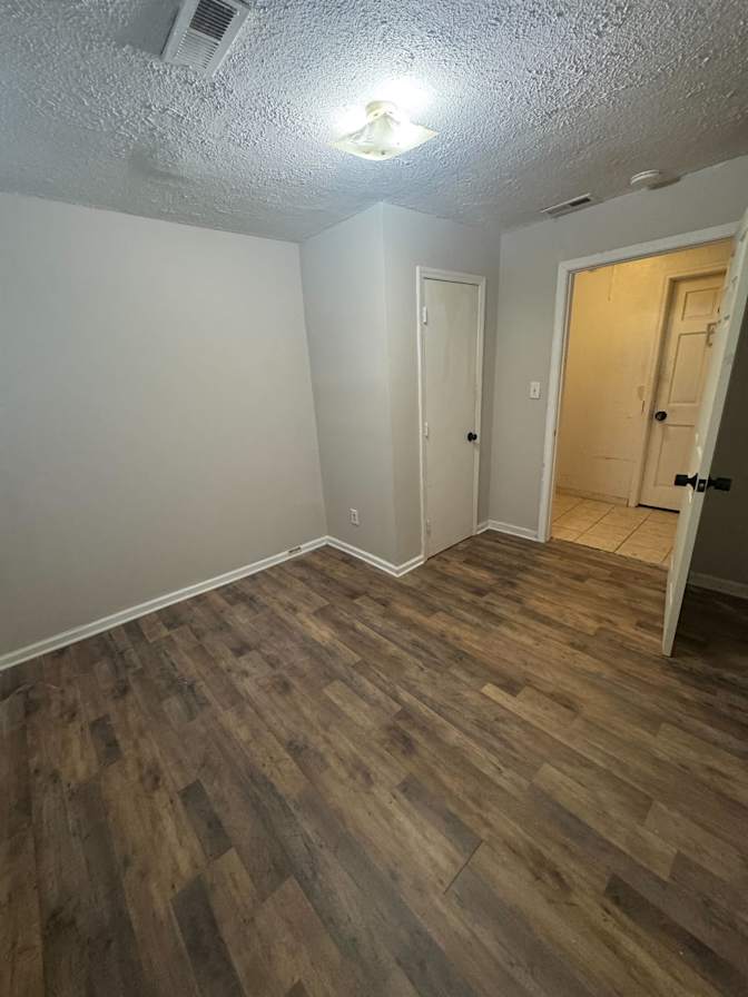 lifedoorrentals's room