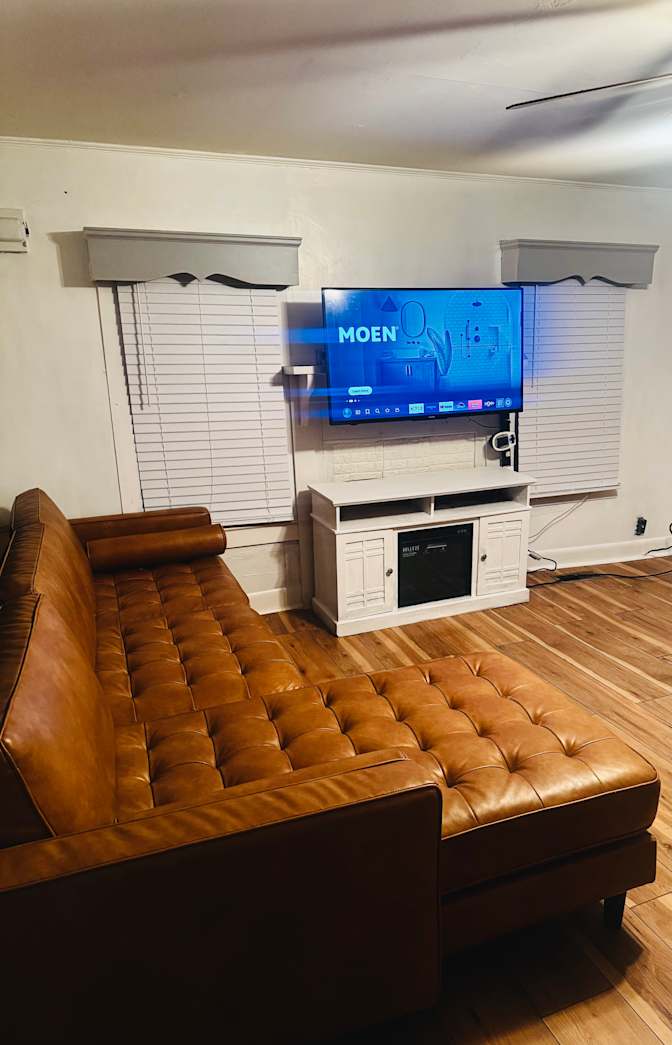 Ustreamin Homes INc's room