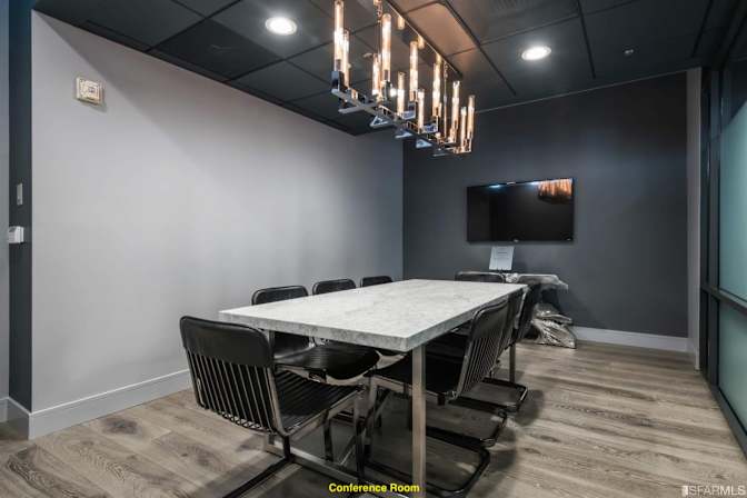 Golden Gate Rentals's room