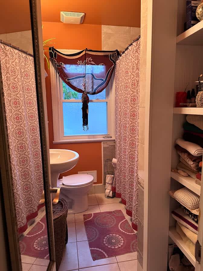 Andrea J Simms's room