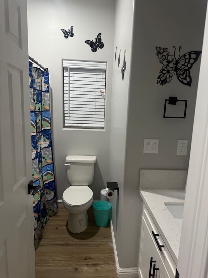 Mercedes's room