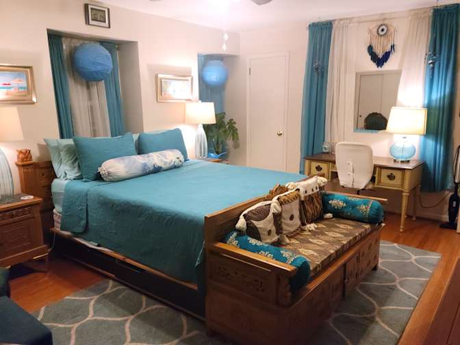 Ario's room