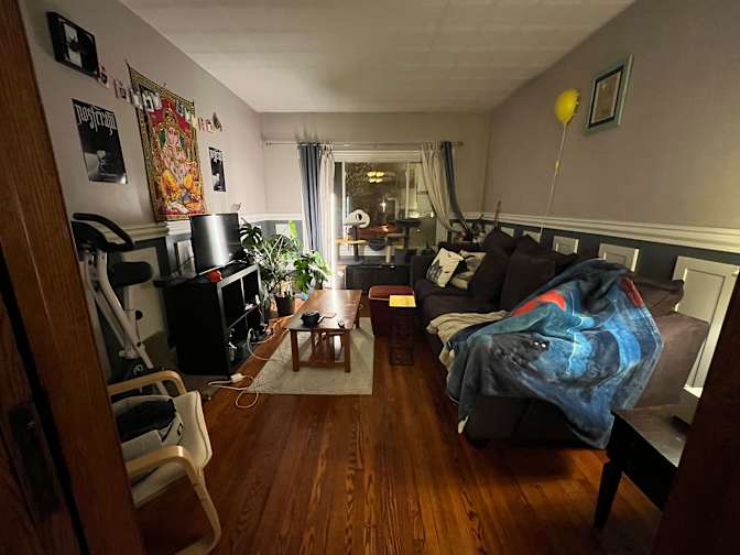 Leslie Mei's room