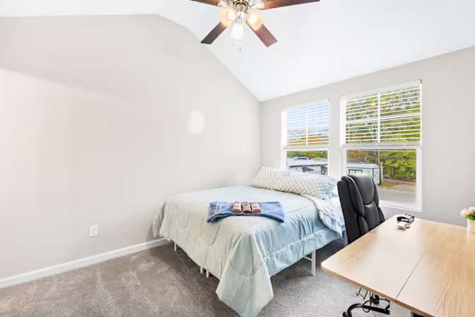 Alcove Rooms's room