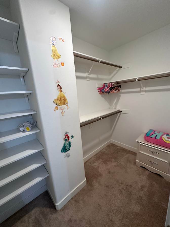 Damien D's room