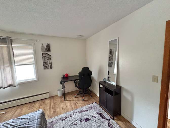 Mahdi's room