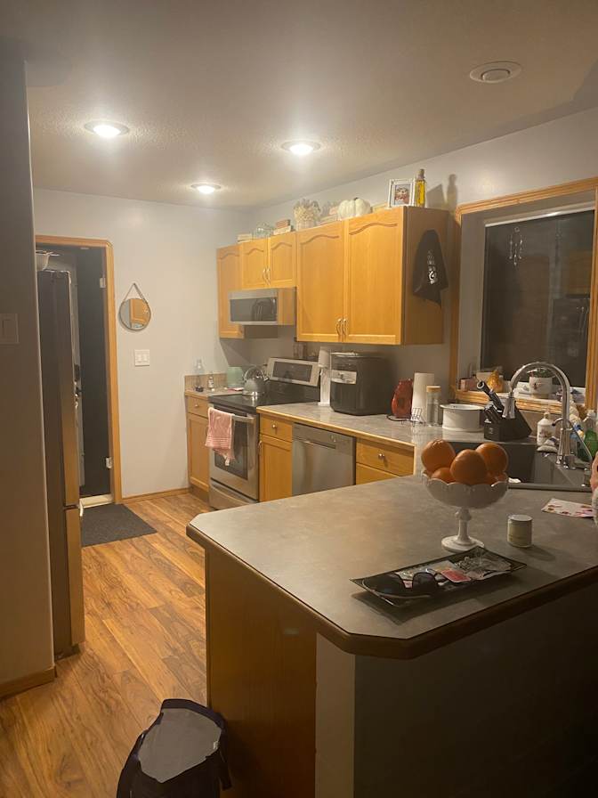 Alexa Rai Oszli Lastiwka's room