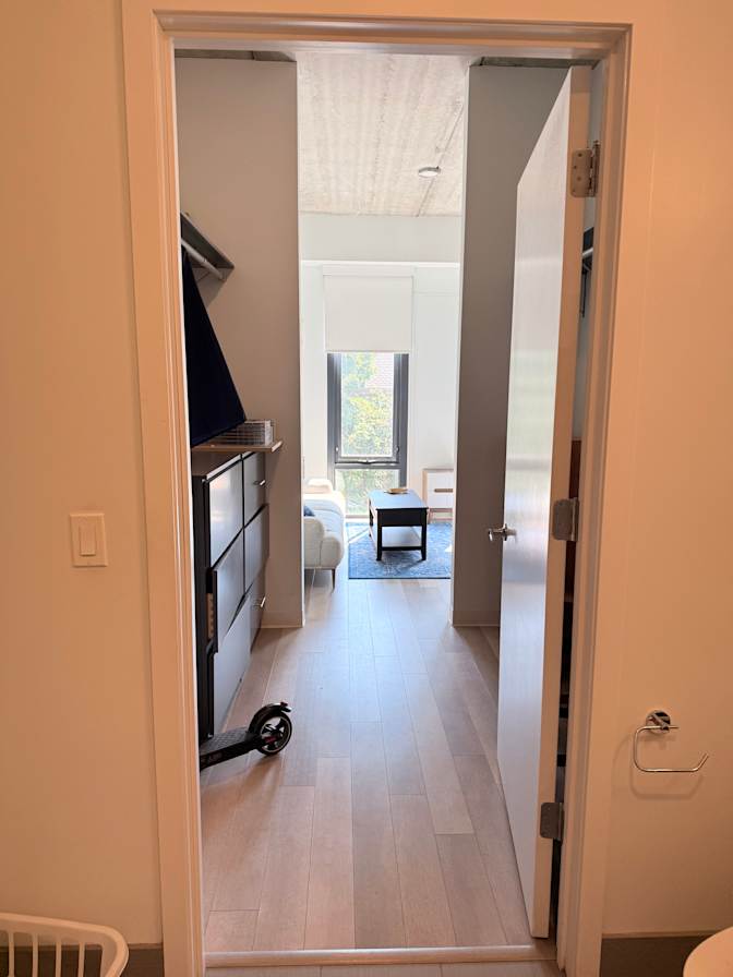 Elmir's room