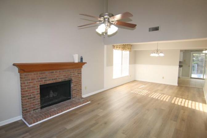 Alcove Rooms's room