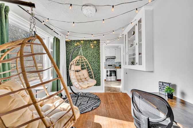 lifedoorrentals's room