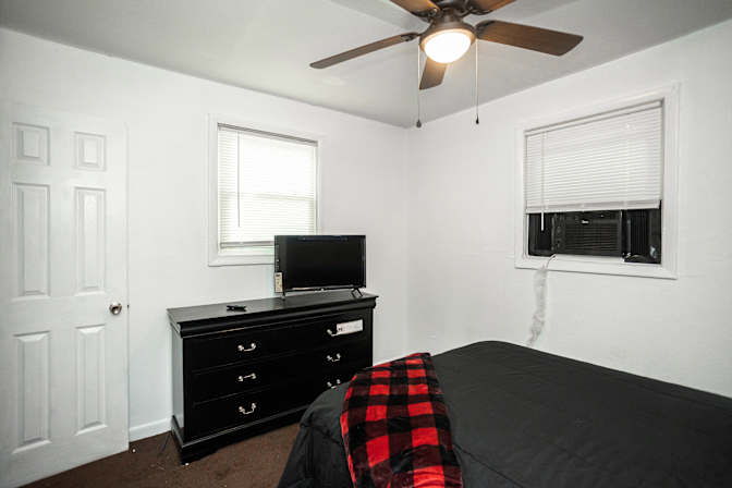 Carlos's room