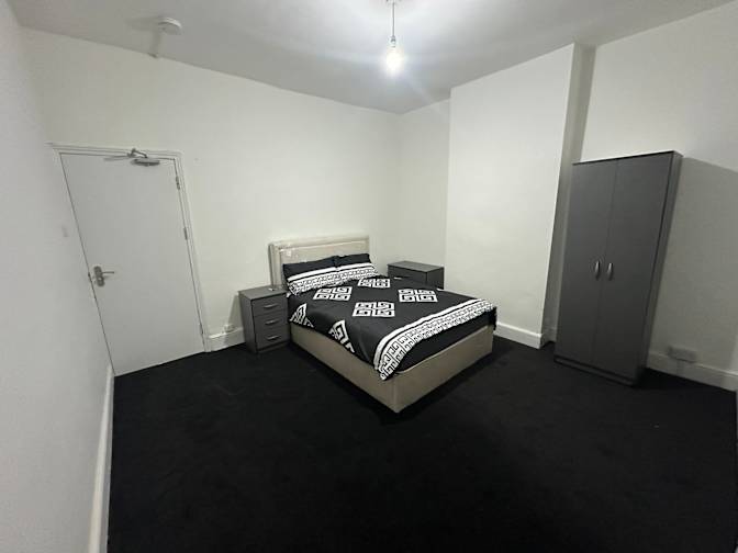 Black Country Homes's room