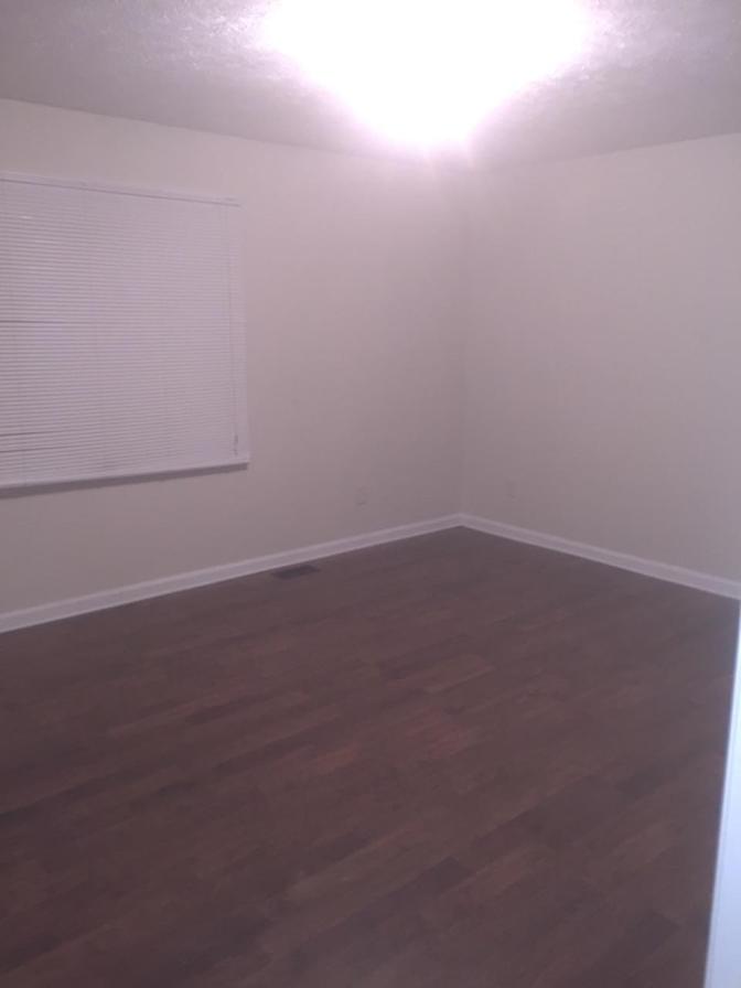 Dynelle's room