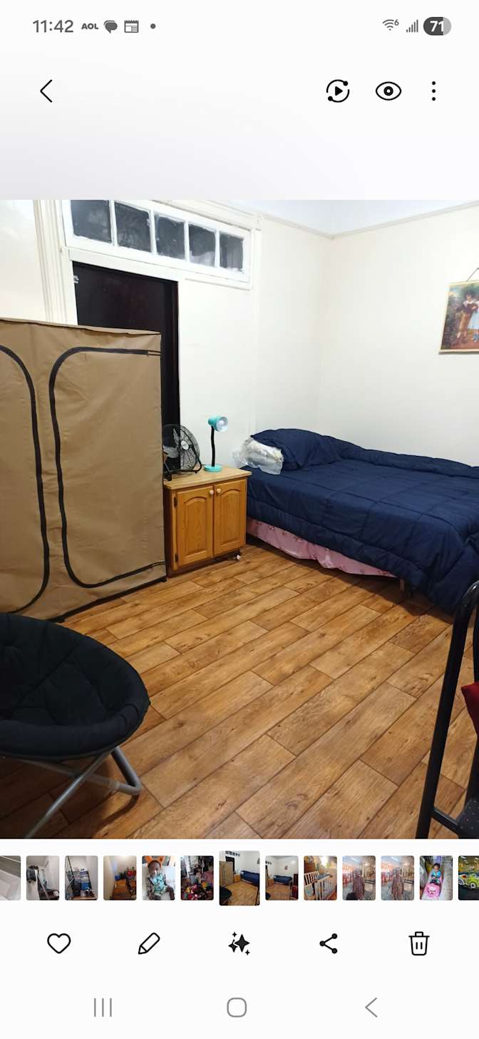 Bleeckerfestivities's room