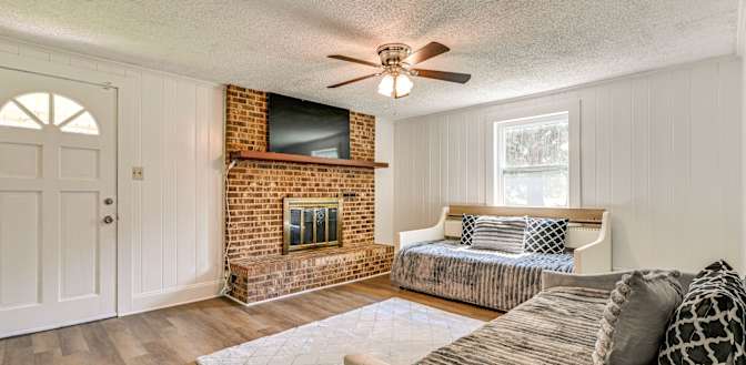 Alcove Rooms's room