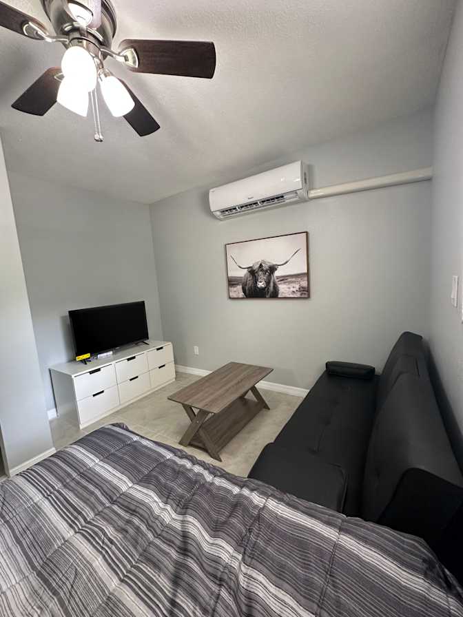 Yossi's room