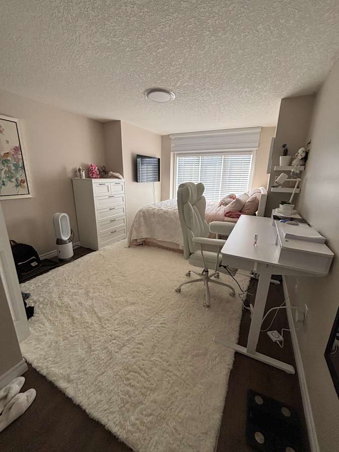Anna F.'s room