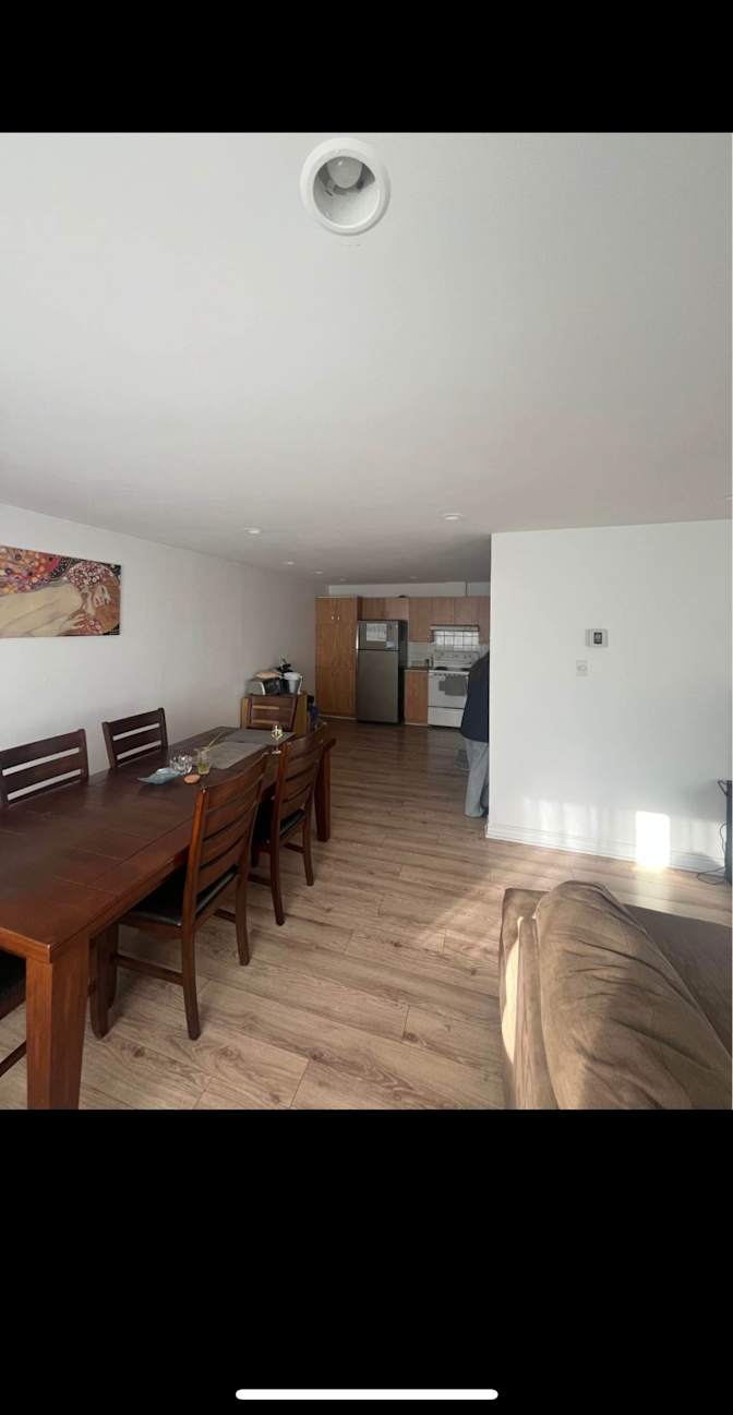 Safia Desrosiers's room