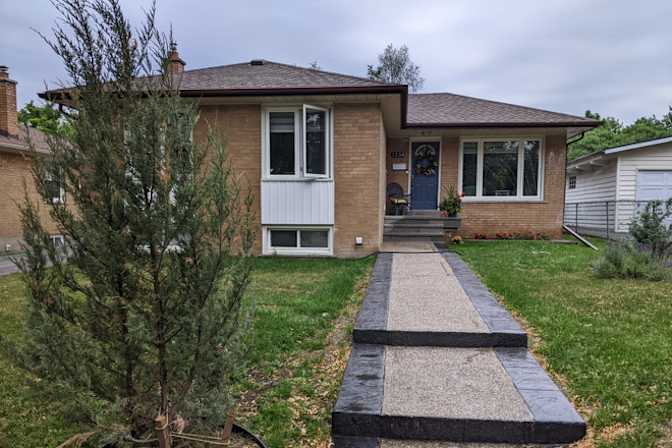 Slava Desanti's room