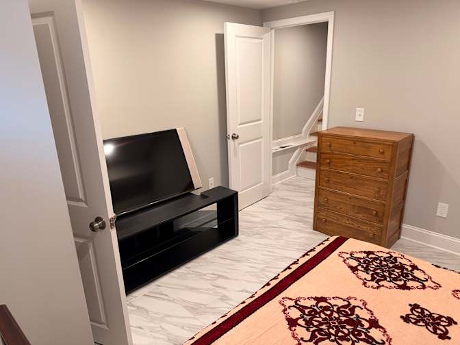 Emonument's room