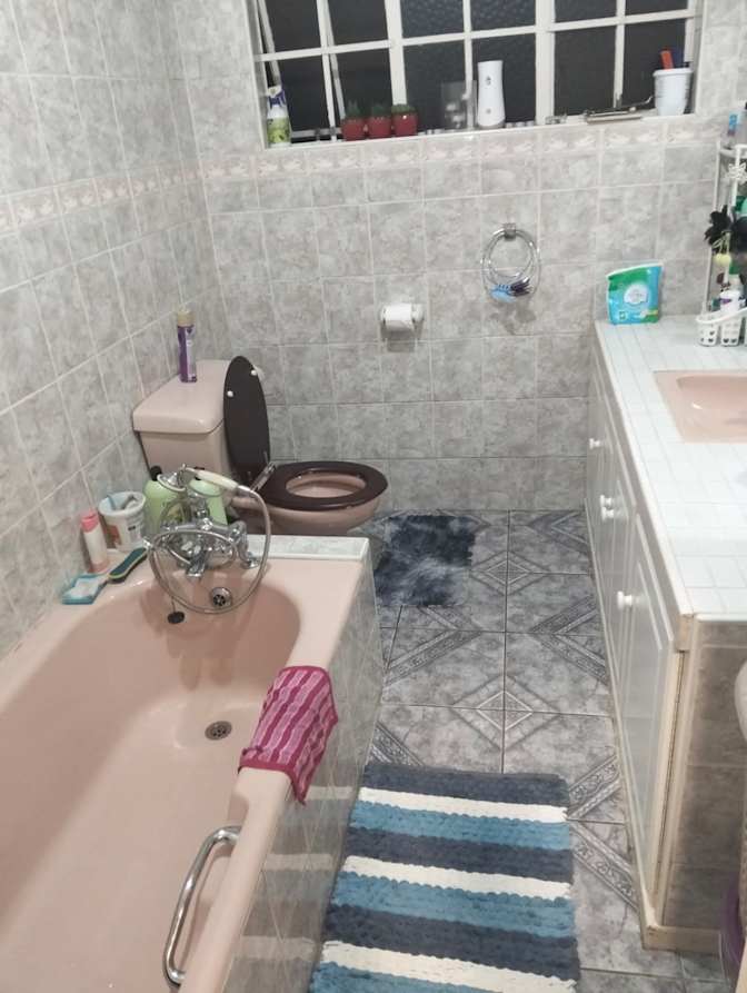 Nduduzo's room