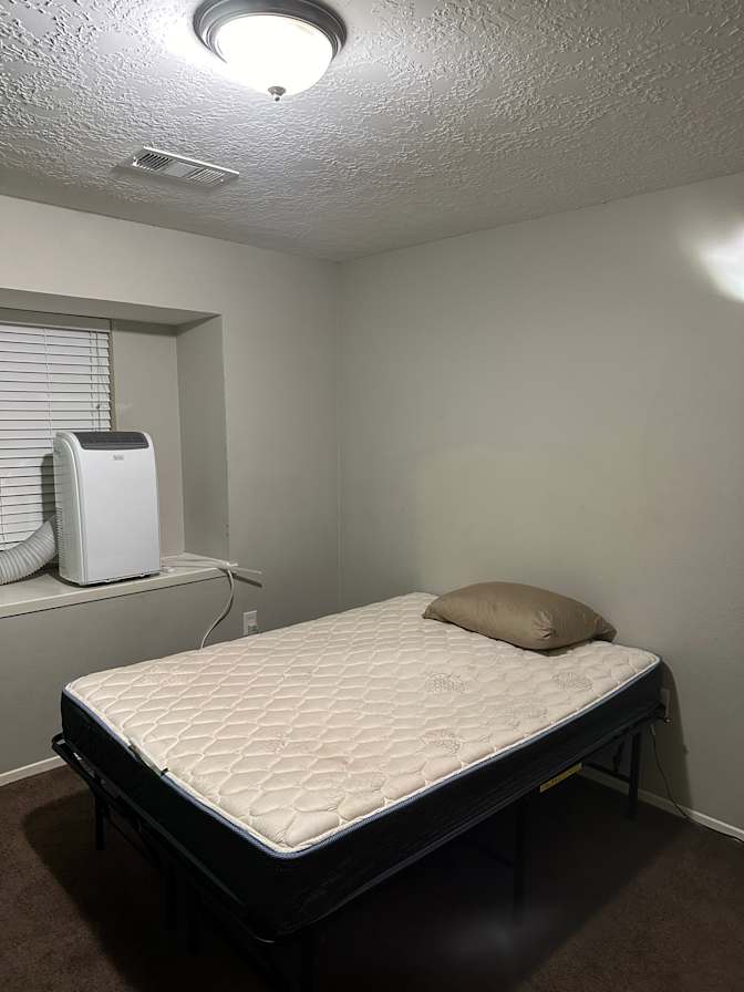 Le's room