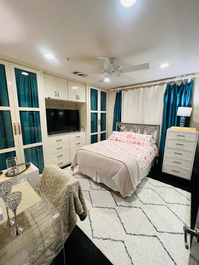 Yvette's room