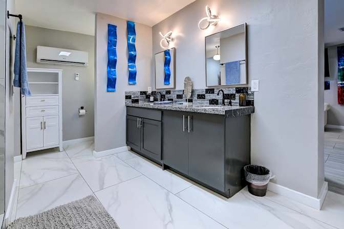 Dennis Lev's room
