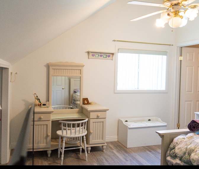 Thomas's room