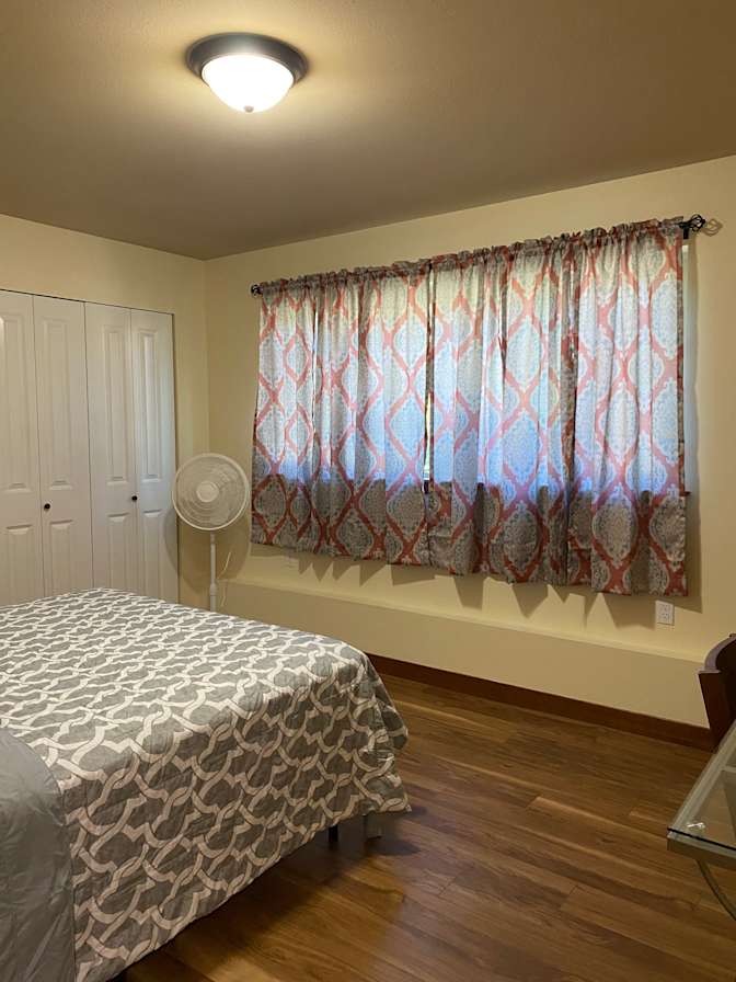 Meni's room
