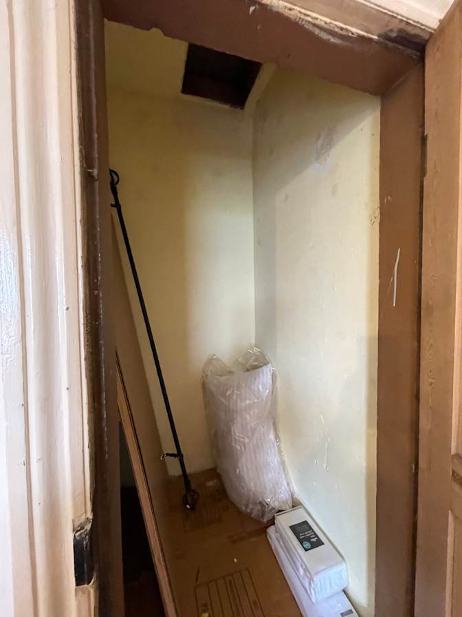 SavvaLET's room