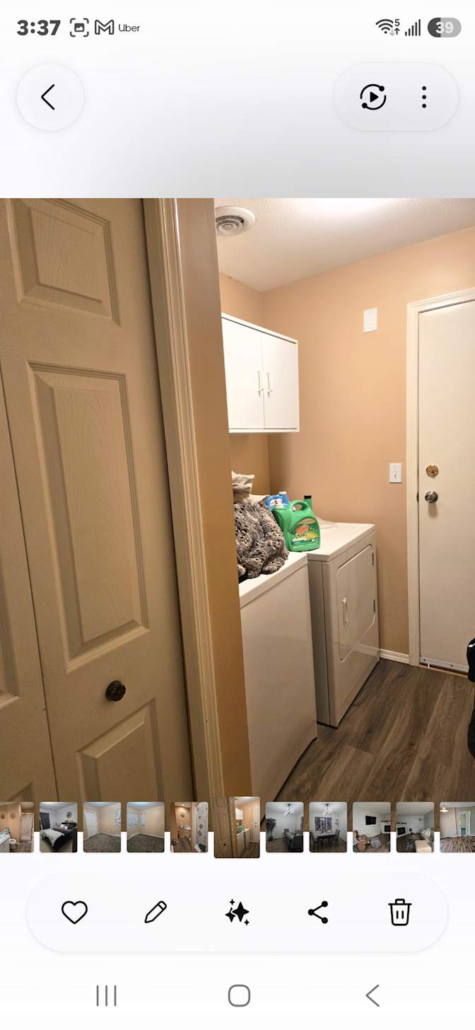 Lareina skolski's room