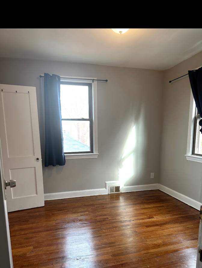 Leslie's room