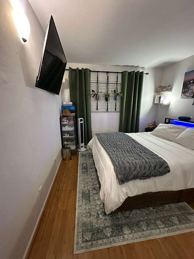 Edgardo Flores's room