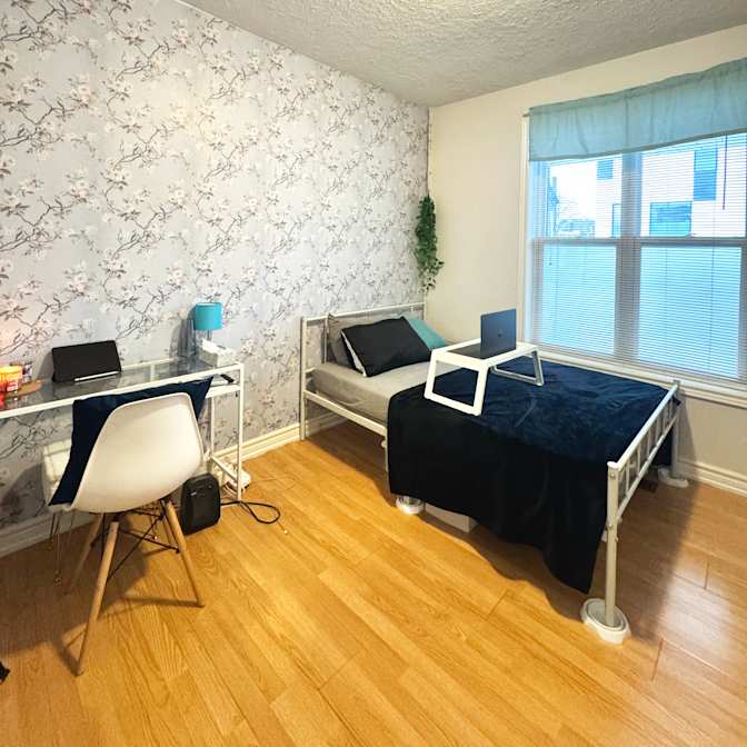 IFRAH USMANI's room