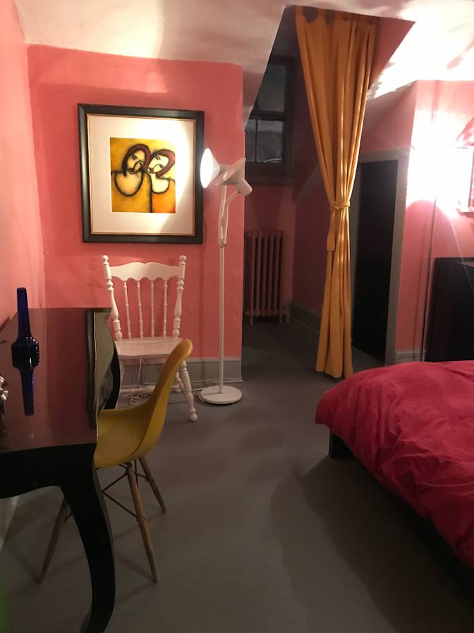 issa's room