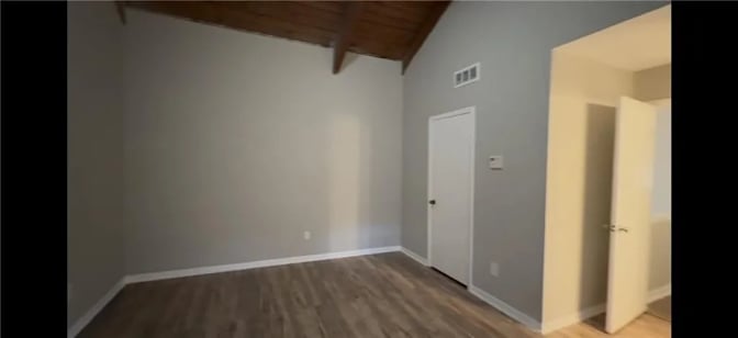 Alcove Rooms's room