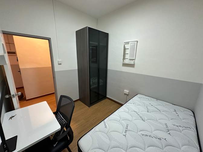 Aaron Woo Soon Yee's room
