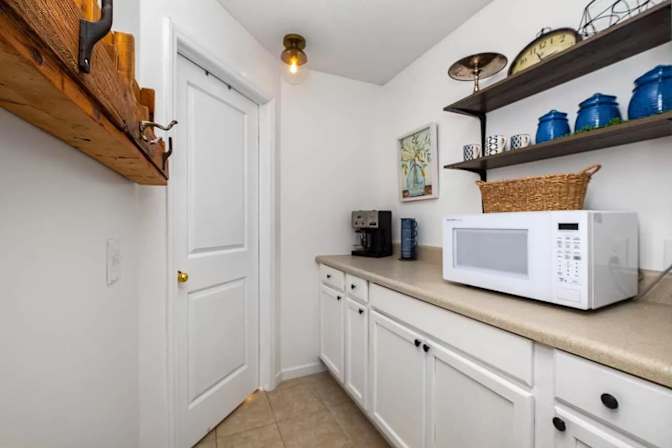 Alcove Rooms's room