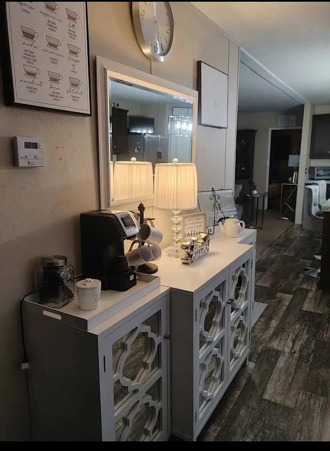 Alcove Rooms's room