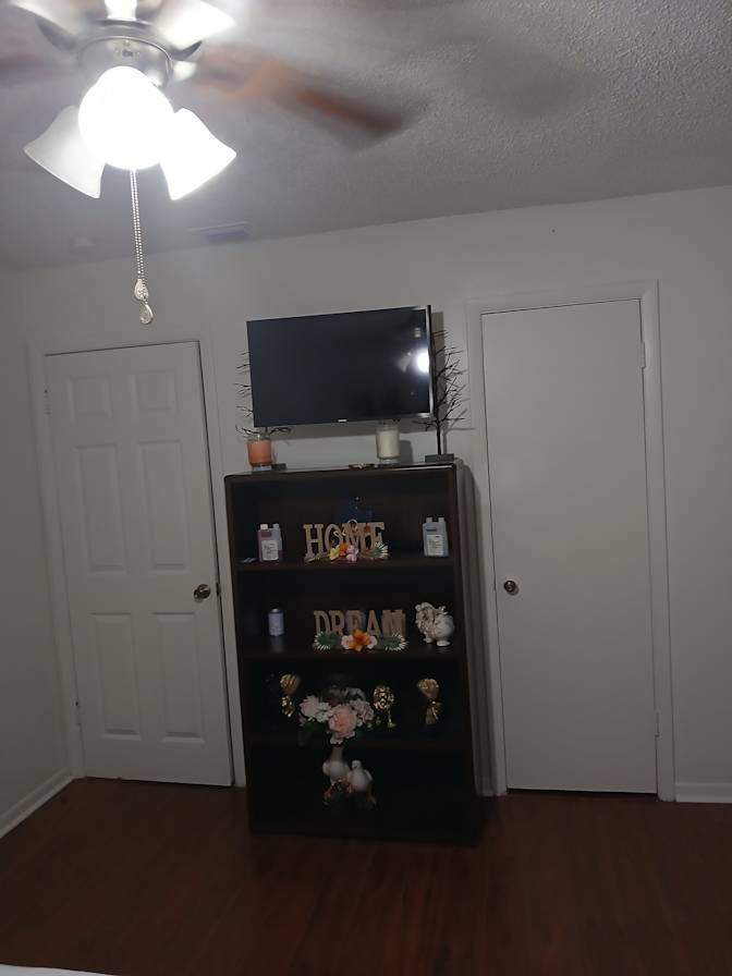 Mimi 's room's room