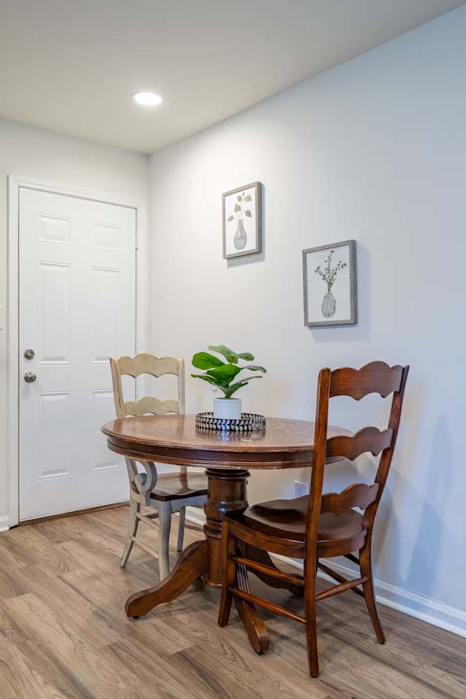 Alcove Rooms's room