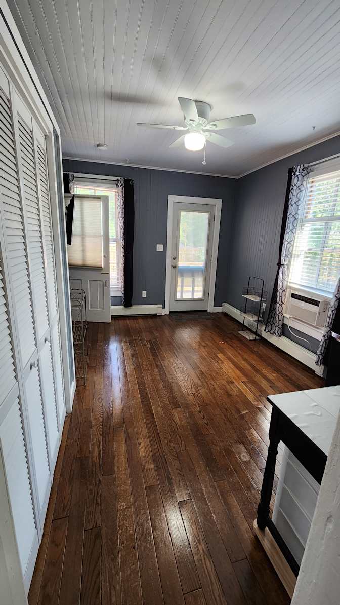 Tom's room