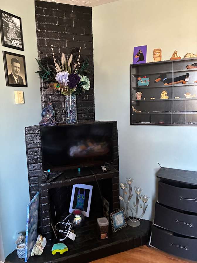 Kelly Levesque's room