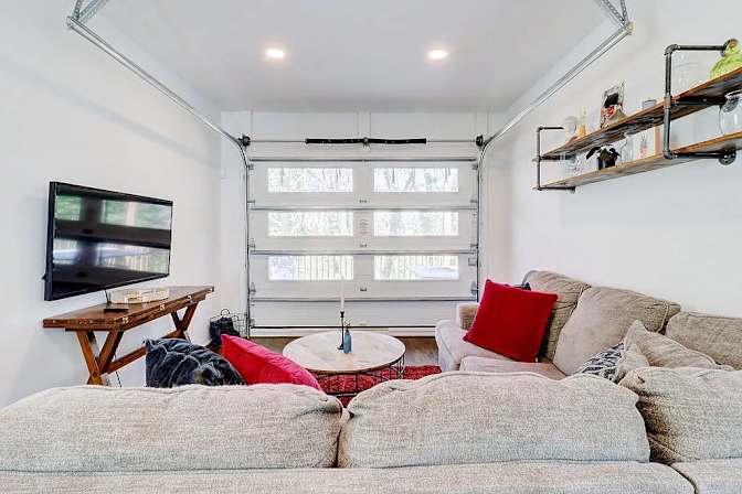 Alcove Rooms's room