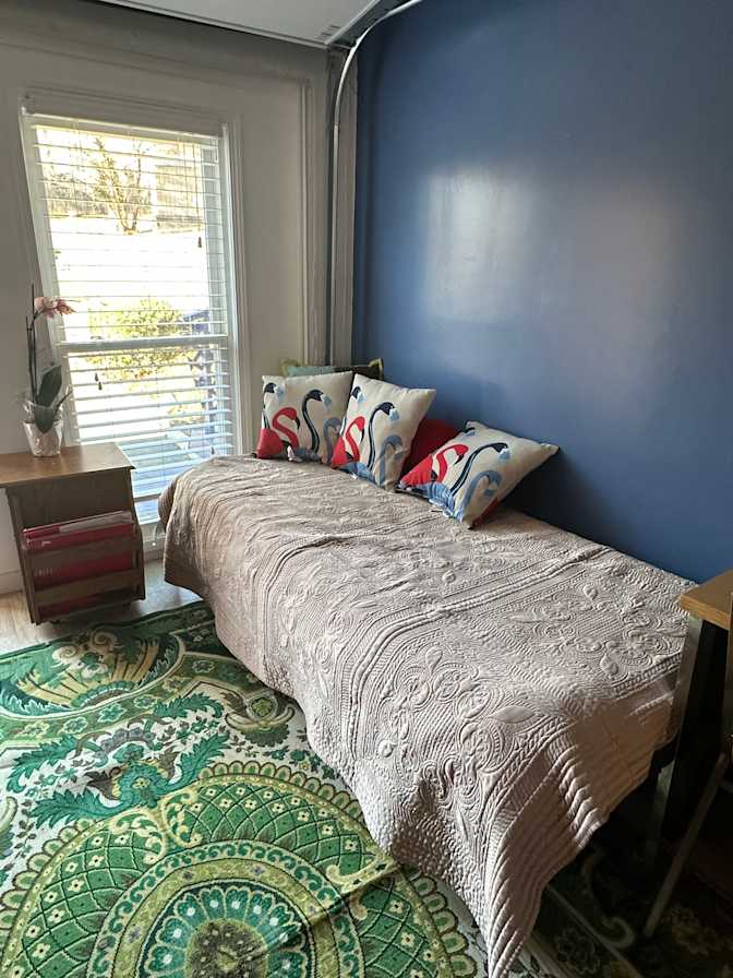 Hung's room